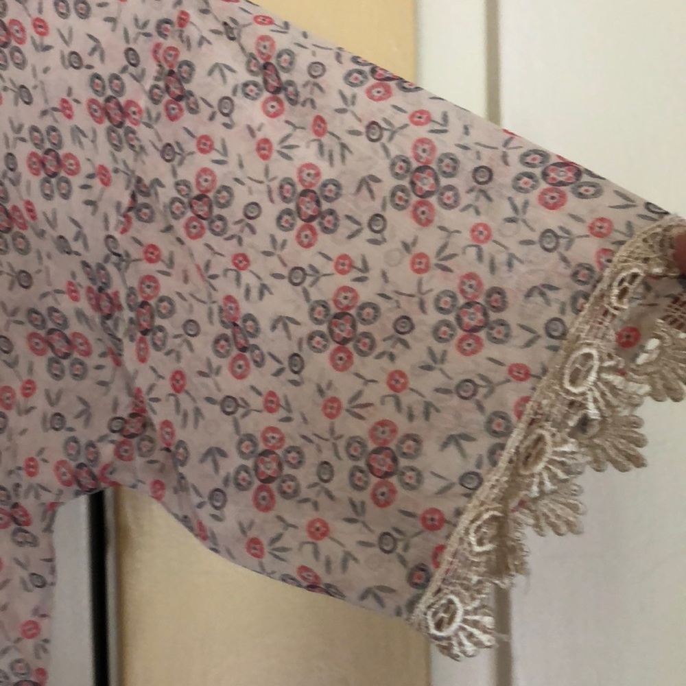 Petty patterned blouse - Picture 5 of 6